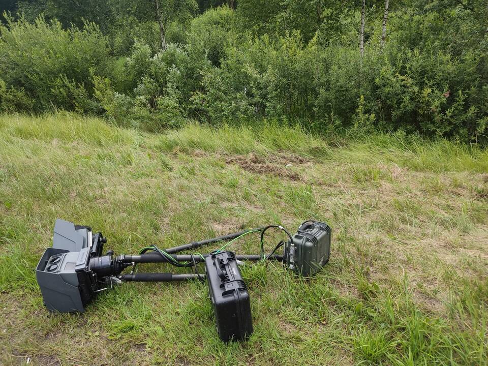 Šiaulių rajone jaunuolis atsitrenkė į greičio matuoklį: žala siekia 65 tūkst. eurų