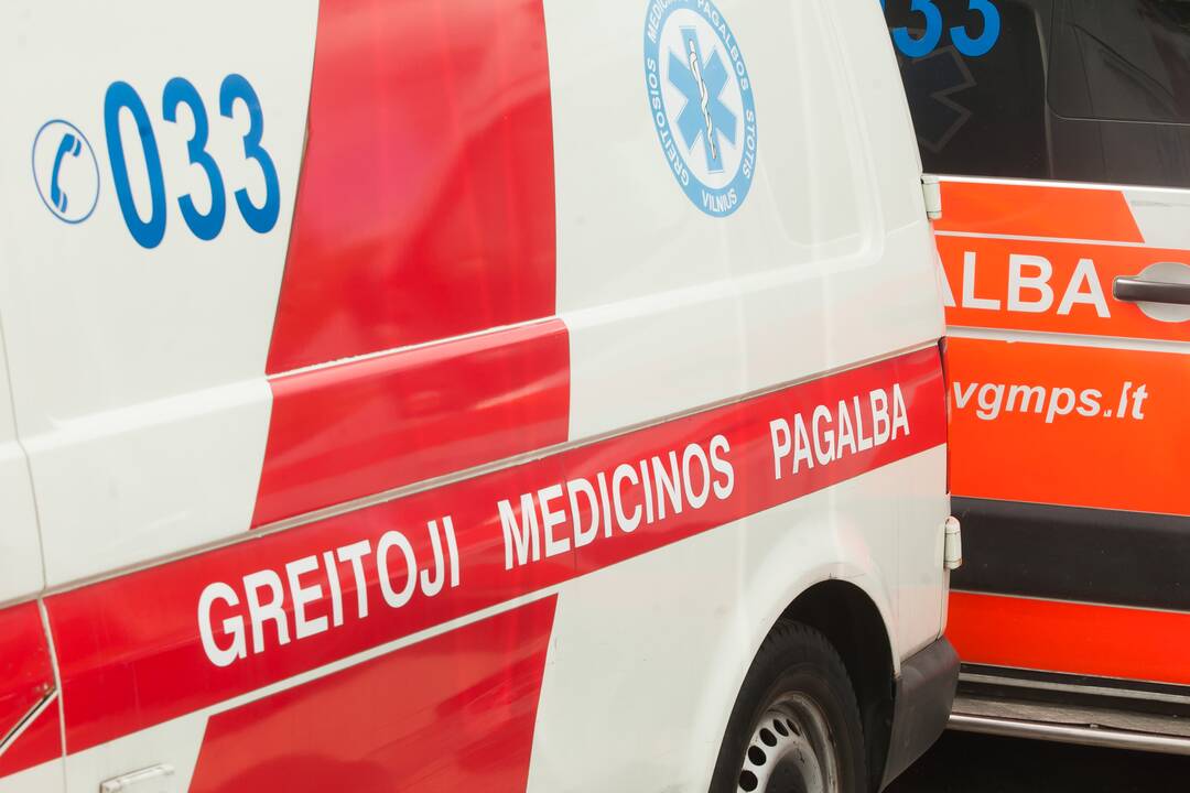 Įmonės patalpose krautuvą vairavęs darbuotojas sužeidė vyrą