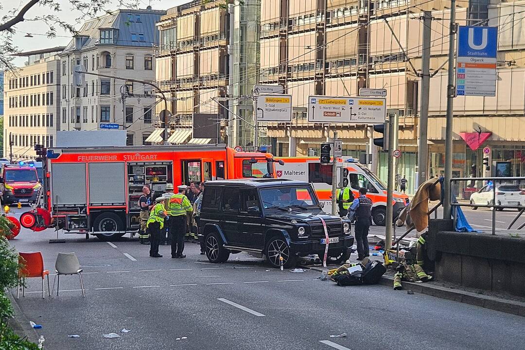 Po eismo įvykio Štutgarto mieste nuo sužalojimų mirė moteris