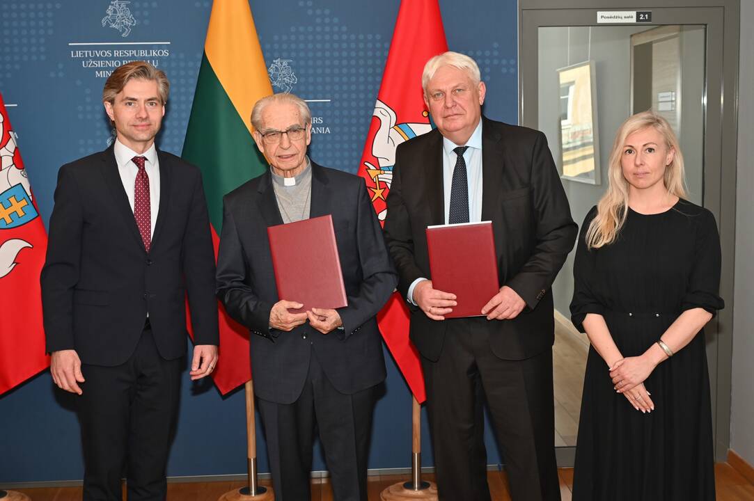 Centriniam valstybės archyvui perduotas Bačkių šeimos diplomatinis paveldas