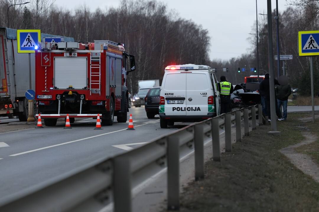 Ateities plente – avarija: nusidriekė automobilių spūstys