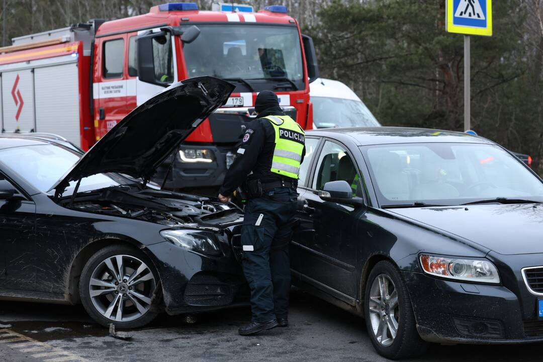 Ateities plente – avarija: nusidriekė automobilių spūstys