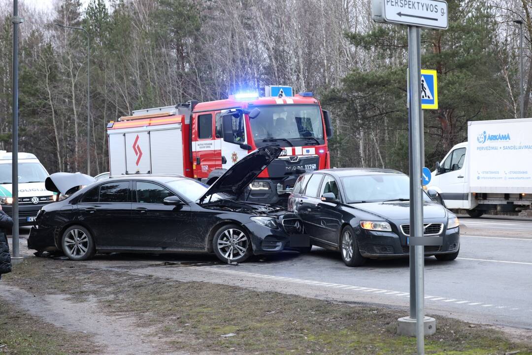 Ateities plente – avarija: nusidriekė automobilių spūstys
