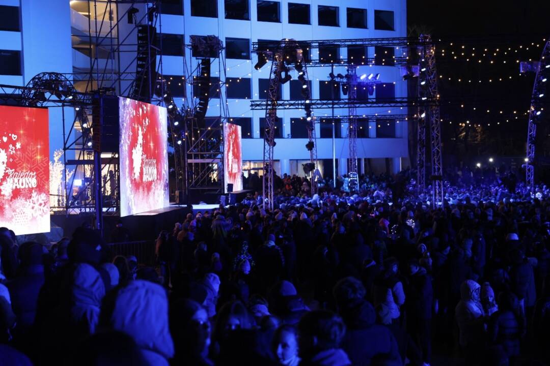 Kauno kalėdinės eglės įžiebimo koncerte – minios žmonių