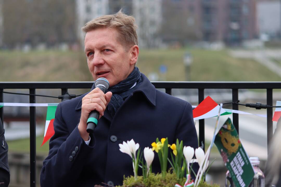 Įžanga: kitą šeštadienį klaipėdiečiai išgirs mūsų mieste gyvenančio M. Longo ir jo žmonos Monikos atliekamas dainas.