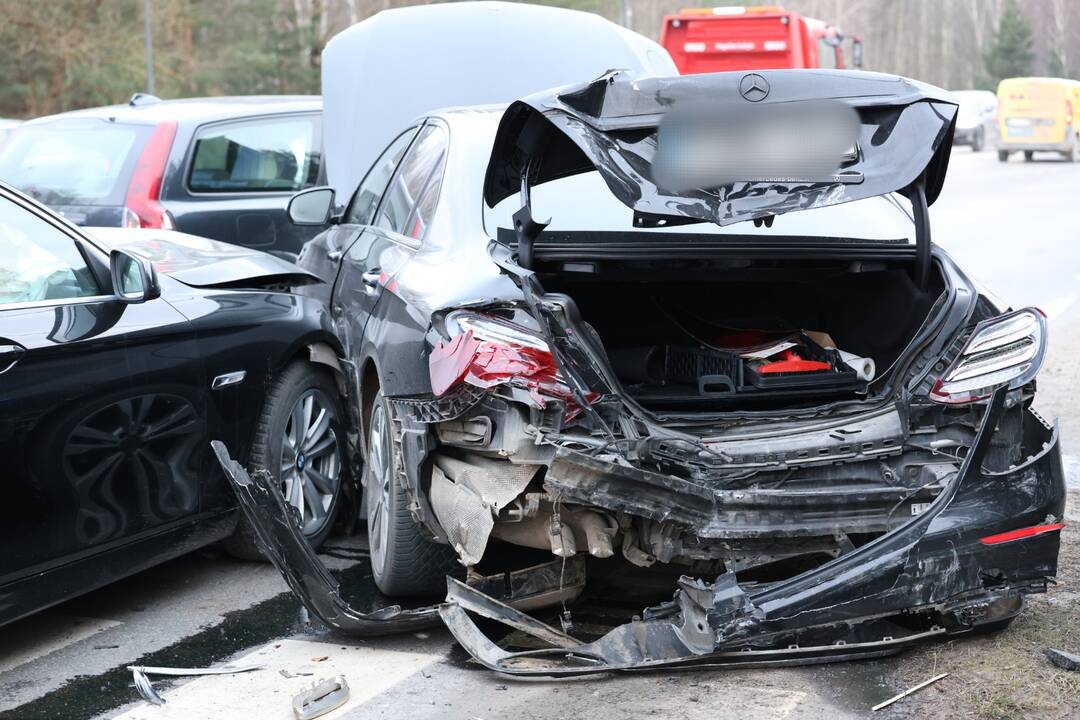Ateities plente – avarija: nusidriekė automobilių spūstys