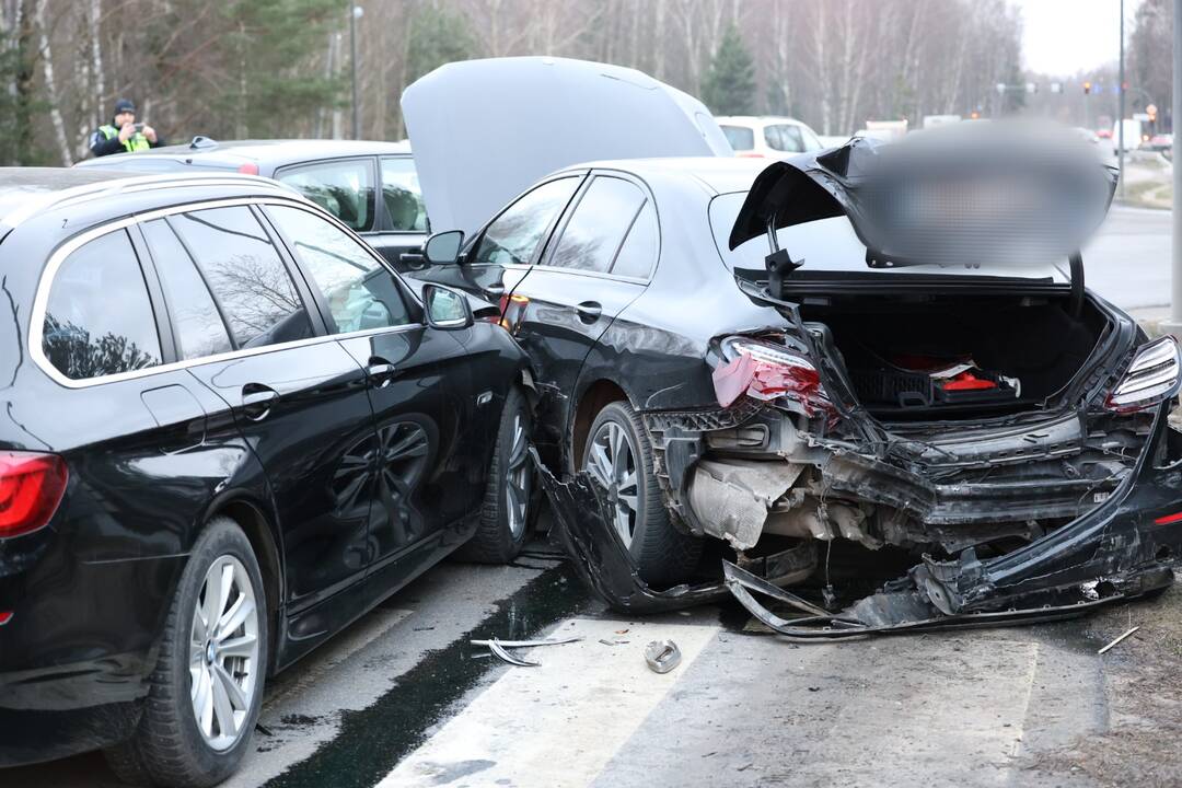 Ateities plente – avarija: nusidriekė automobilių spūstys