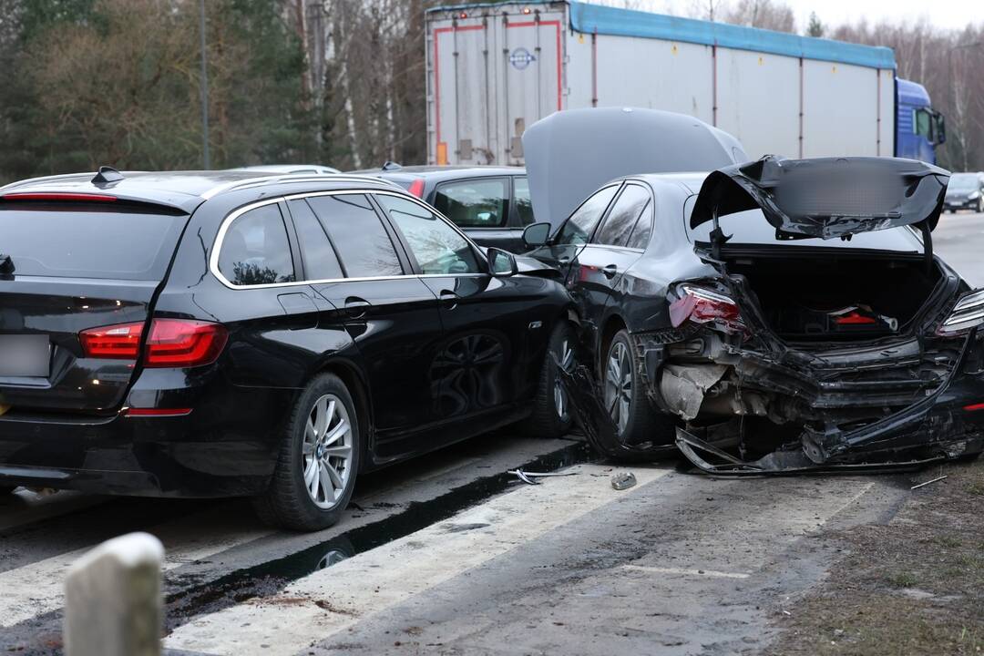 Ateities plente – avarija: nusidriekė automobilių spūstys
