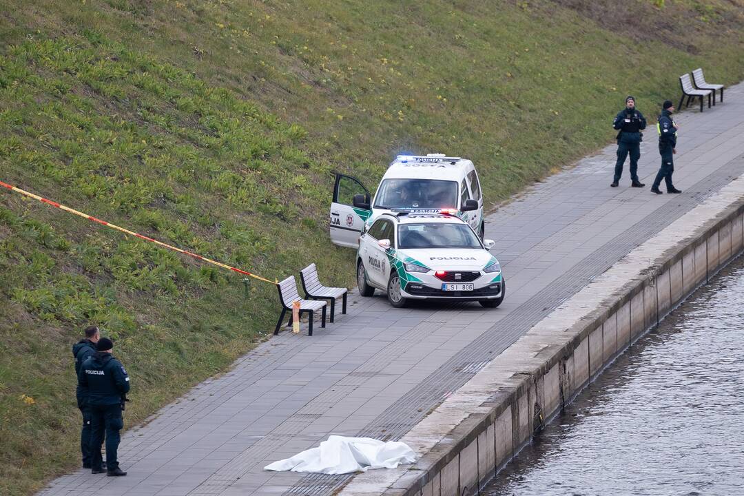 Neryje rastas žmogaus kūnas: įtariama, kad tai – dingęs paauglys