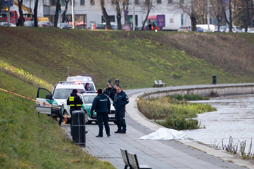 Neryje rastas žmogaus kūnas: įtariama, kad tai – dingęs paauglys