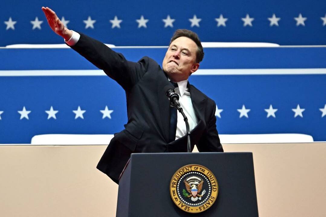 Trumpo dešinioji ranka: įsimintiniausi Musko momentai patarėjo pareigose