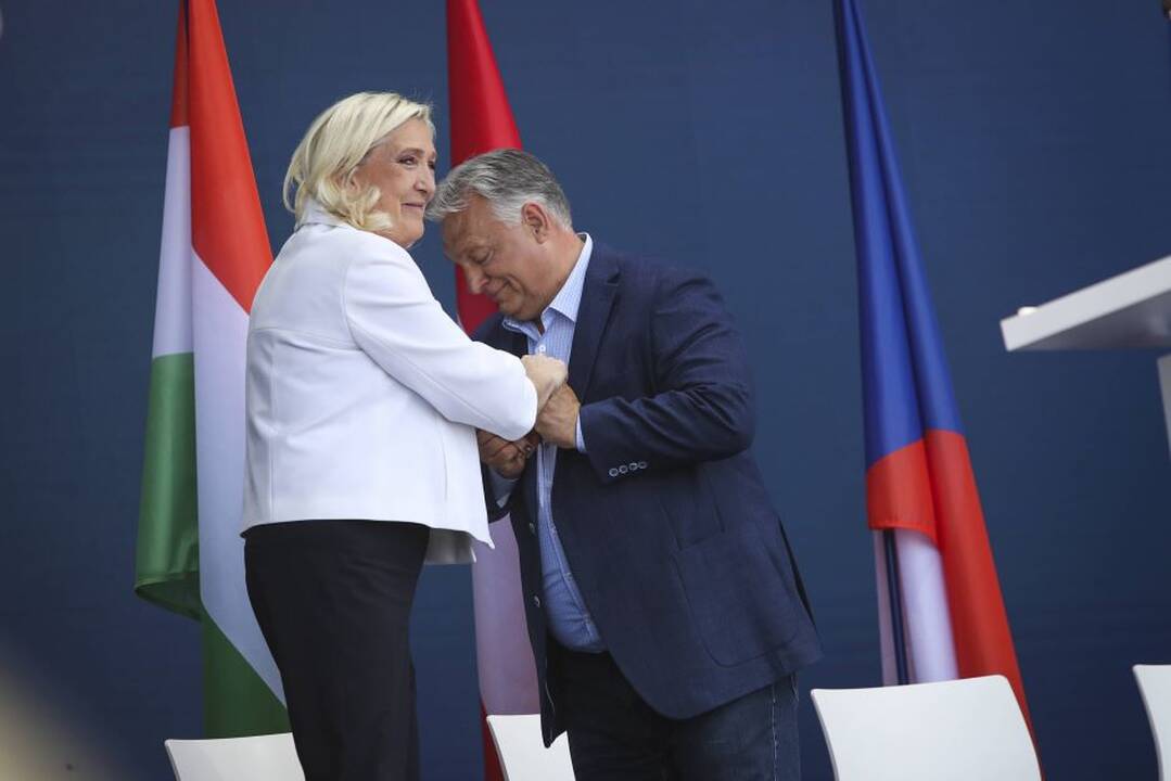 Le Pen ir Orbanas išplūdo ES