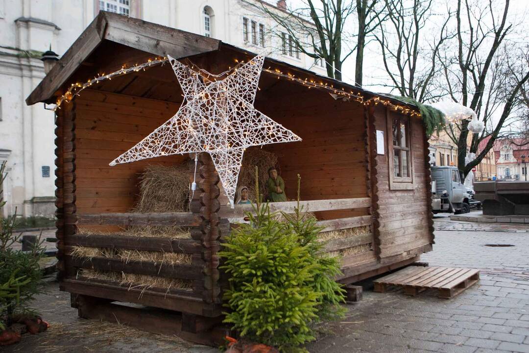 Prakartėlė kartu su avelėmis iškeliauja Iš Kauno rotušės aikštės