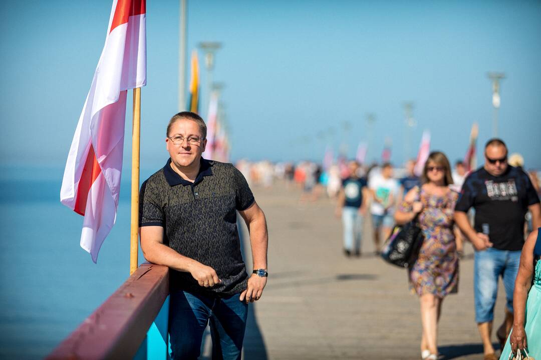 Solidarumas: Palangos meras Š. Vaitkus įsitikinęs, kad už demokratiją kovojančiai Baltarusijai šiuo metu labai reikalingas palaikymas, todėl dar praėjusį savaitgalį jūros tiltas buvo papuoštas baltarusiškomis ir lietuviškomis vėliavomis.