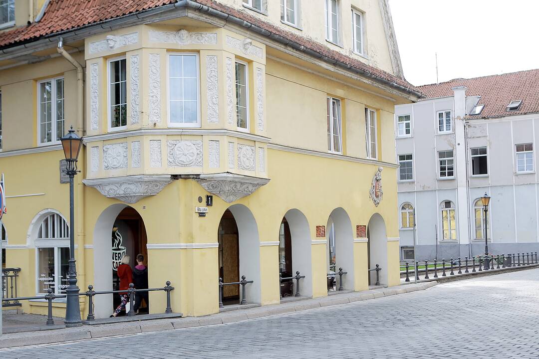 Pokyčiai: Tiltų g. 1 namas remonto sulauks tik kitąmet, šiemet jam skirti savivaldybės pinigai bus atiduoti dviem pastatams Turgaus aikštėje.