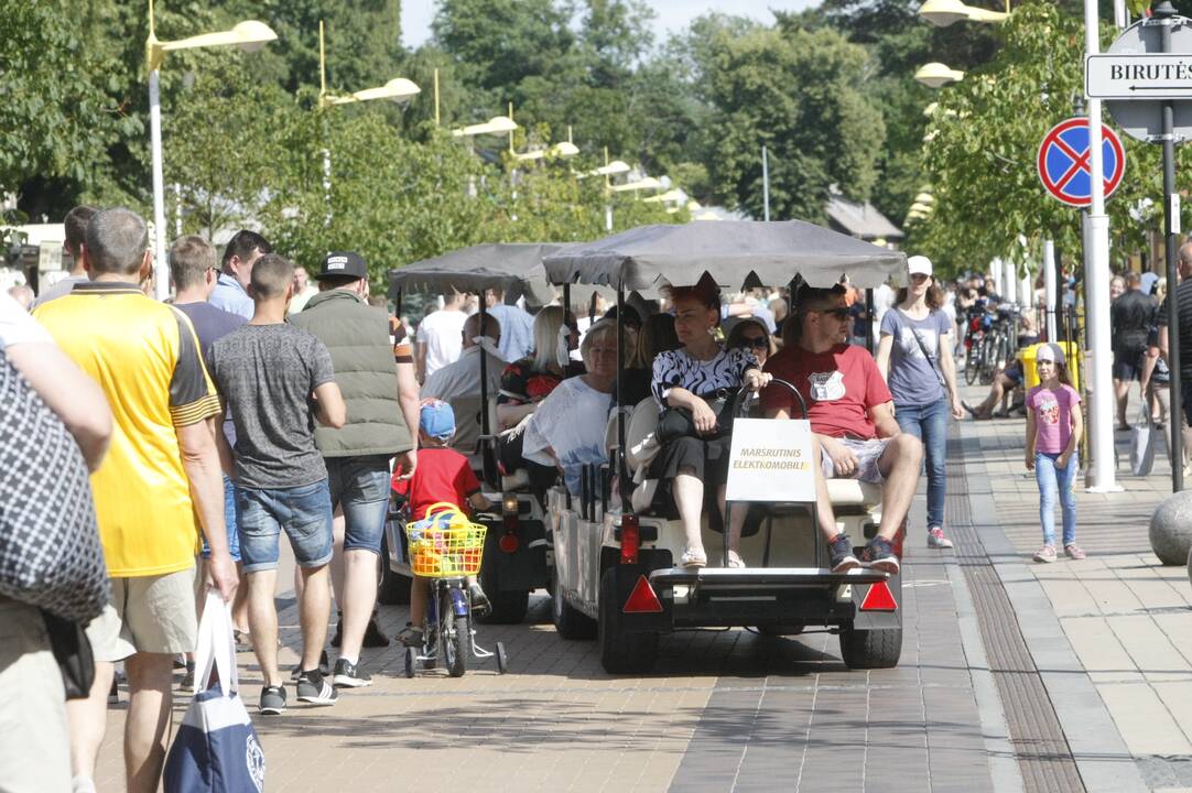 Poilsis: šį savaitgalį Palanga ir vėl turėtų braškėti per siūles – užimtas beveik visas apgyvendinimo sektorius.