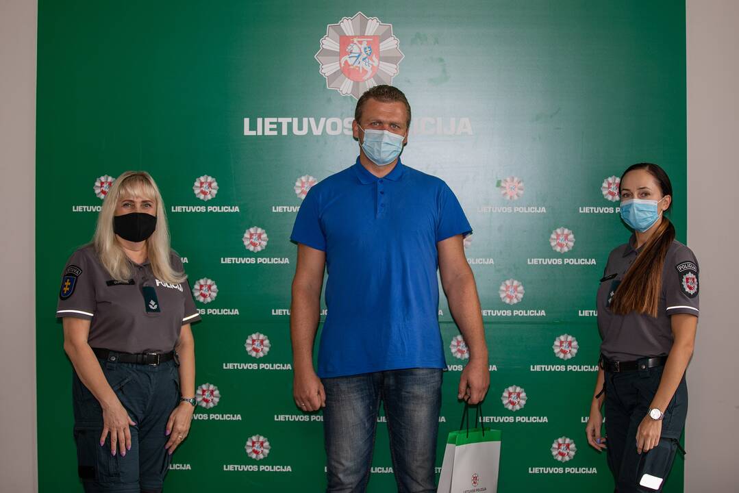 Klaipėdos policininkų padėka gyventojui: užkirto kelią nelaimei