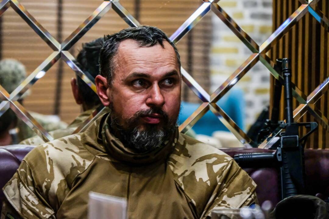 Fronte: į filmavimo aikštelę būrio vadas O.Sencovas sako grįšiąs tik po pergalės.