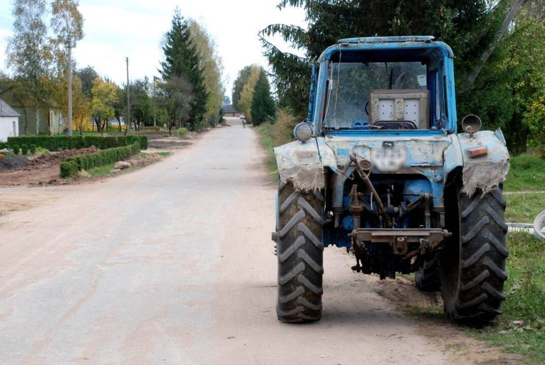 Kalvarijoje – traktoriaus ir lengvojo automobilio susidūrimas