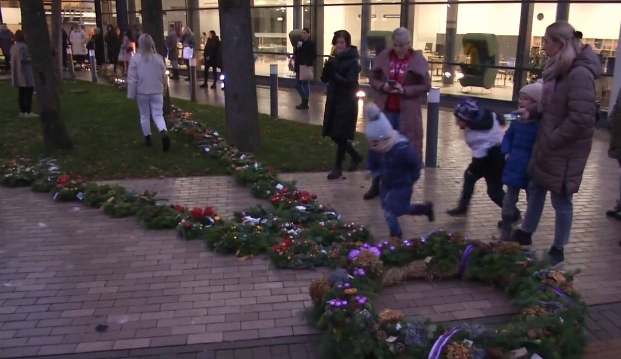 Rekordinė kretingiškių eglutė – iš 120 advento vainikų