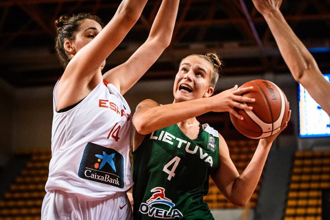 Triumfas: Lietuvos jaunosios krepšininkės, kluptelėjusios per pirmas Europos čempionato rungtynes, nužygiavo į finalą ir jį laimėjo.