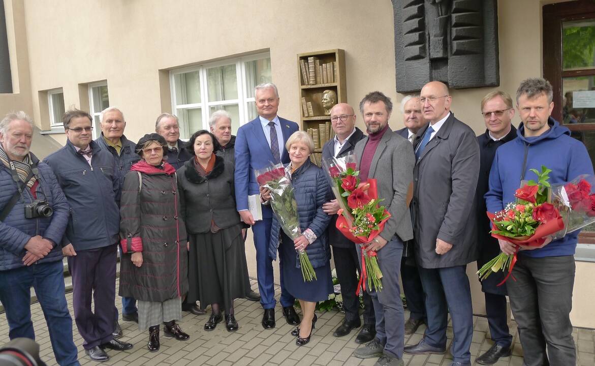 Gegužės 14 d.  susitikime su Draugijos Garbės nariu Gitanu Nausėda.