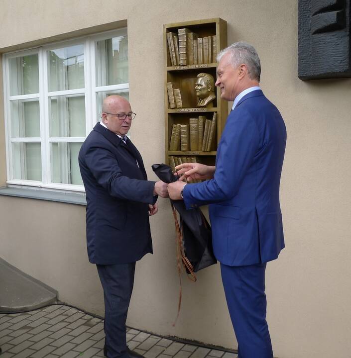 Gegužės 14 d.  susitikime su Draugijos Garbės nariu Gitanu Nausėda.