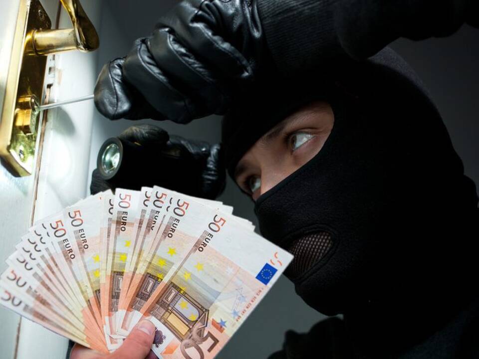 Elektrėnų savivaldybėje iš namo dingo 10 tūkst. eurų, Šakių rajone – 14 tūkst. eurų