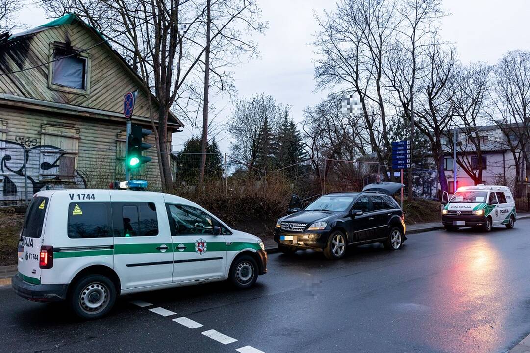 Beprotiškos gaudynės Šalčininkuose: paleido vairą ir persėdo ant galinės sėdynės