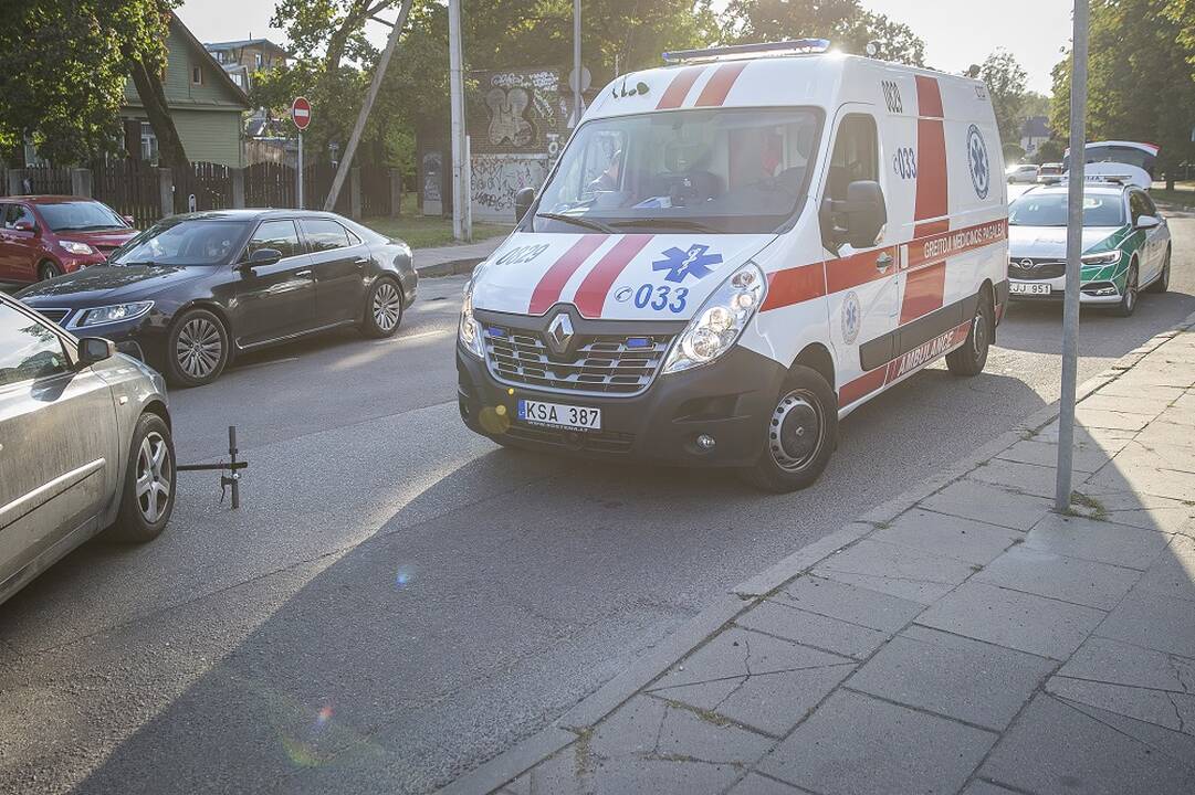 Kaune susižalojo neblaivus paspirtukininkas
