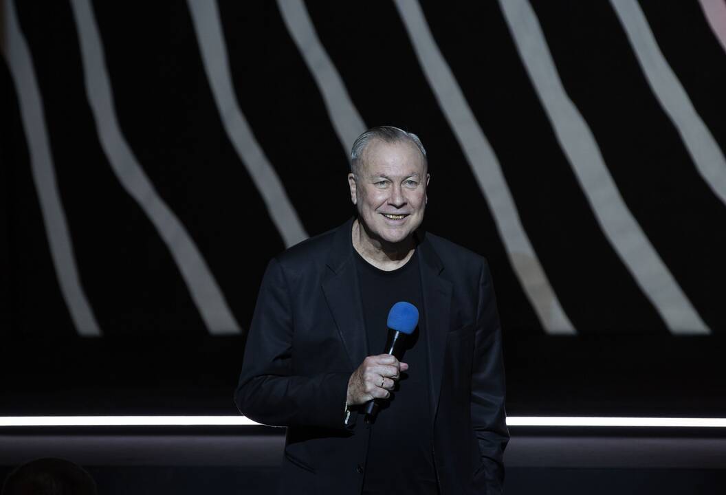 Požiūris: R.Wilsoną teatre labiau domina regos ir klausos patirtys. "Man daug įdomiau paklausti: „Kas čia?“, o ne tiesiog pasakyti, kas tai yra", – sako jis.