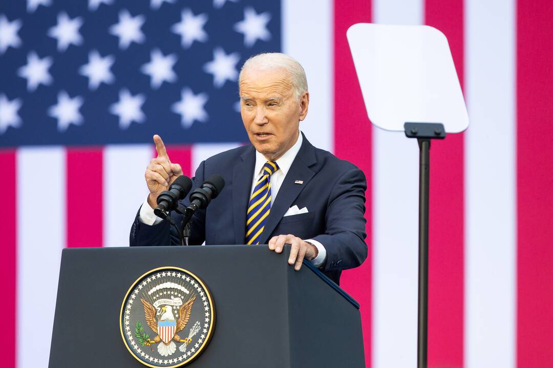 J. Bidenas