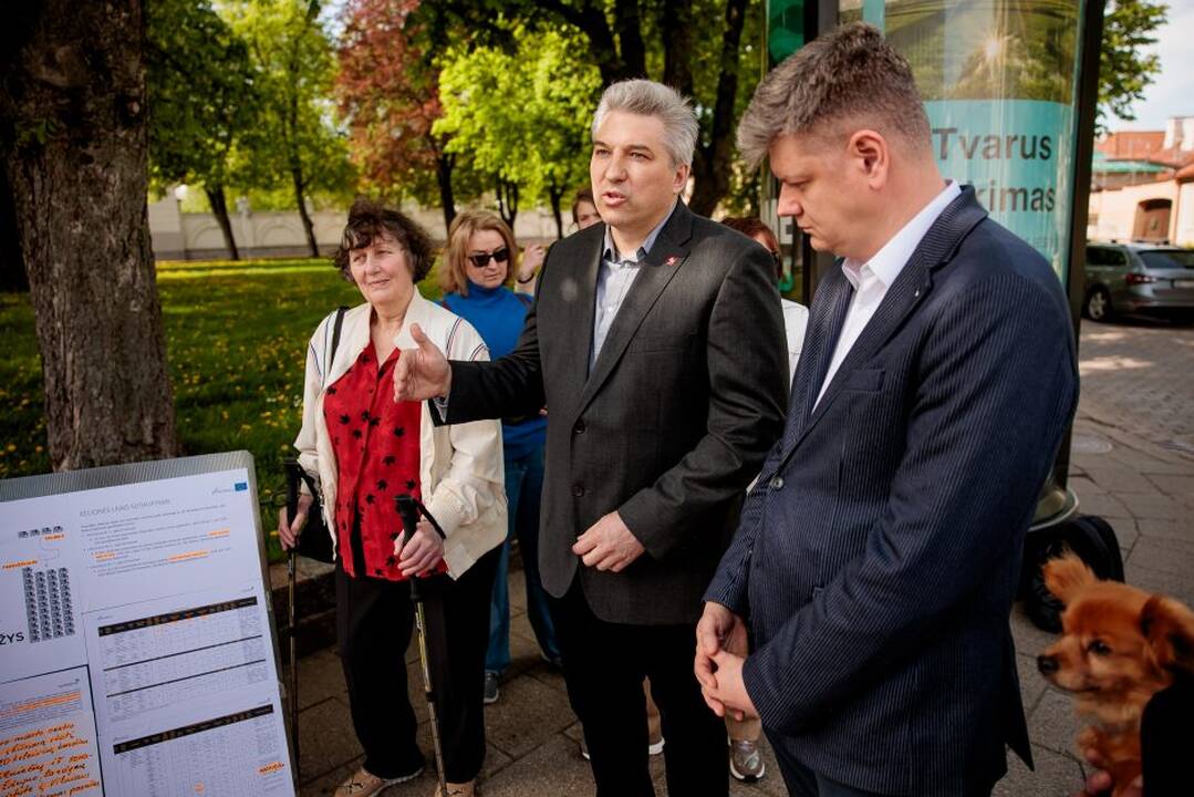 Piketas prie Prezidentūros dėl „Rail Baltica“.