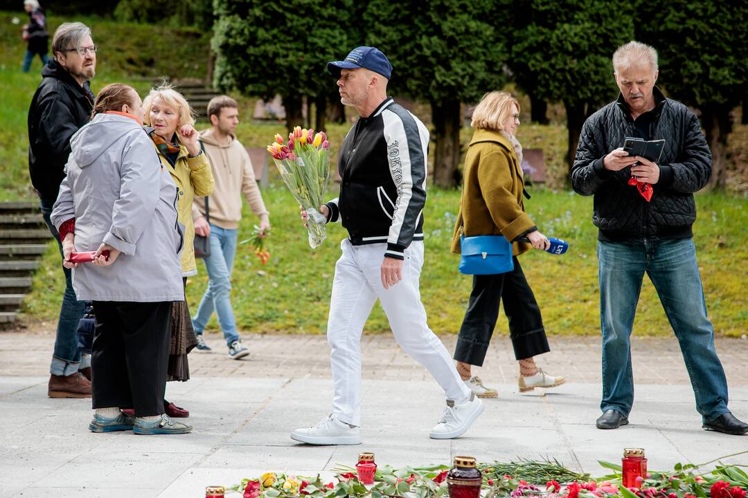 Gegužės 9-osios minėjimas Antakalnio kapinėse.