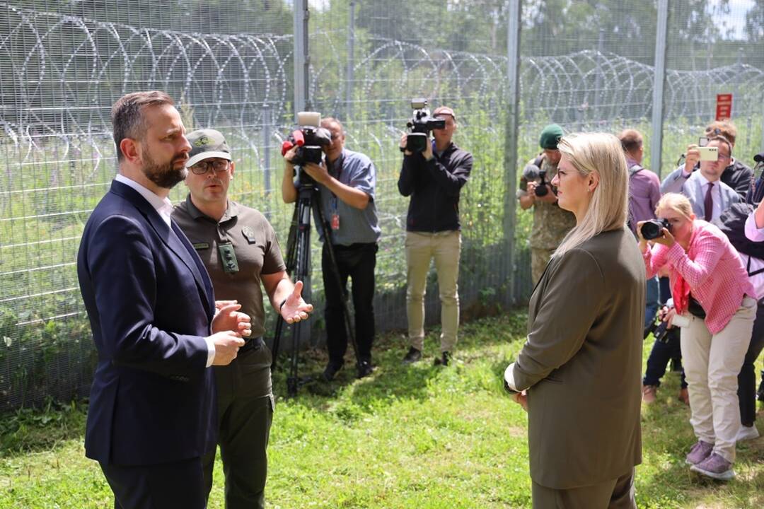 Padvarionių pasienio užkardoje VSAT veikla pristatyta Lenkijos gynybos ministrui.