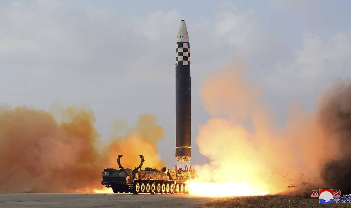 Š. Korėjos balistinės raketos bandymai.