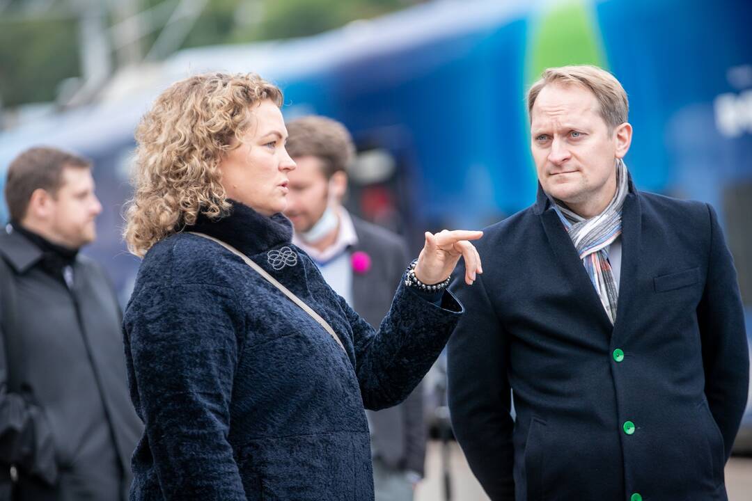 Kauno geležinkelio stotyje susitiko traukiniai iš Lisabonos ir Talino