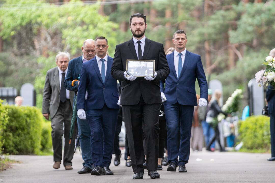 J. Brėdikis amžino poilsio atgulė Petrašiūnų kapinėse