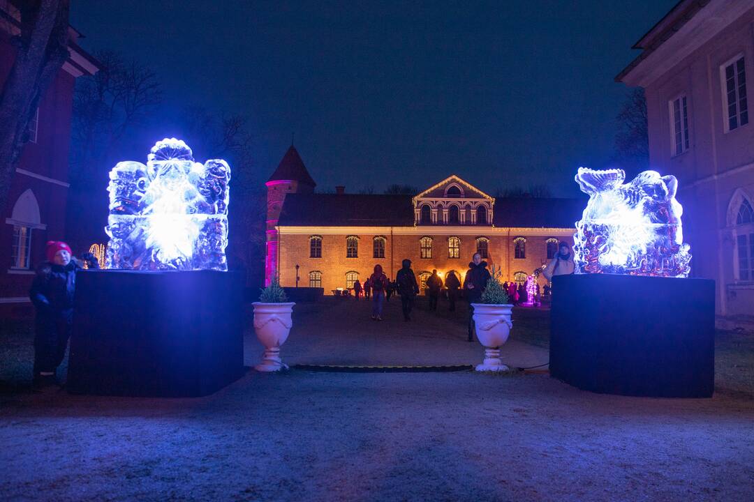 Įžiebta Kauno rajono kalėdinė eglutė