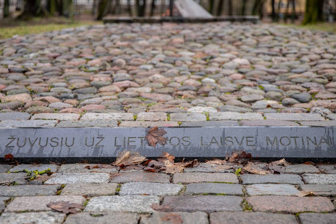 Ramybės parke suniokoti partizanų atminties paminklai