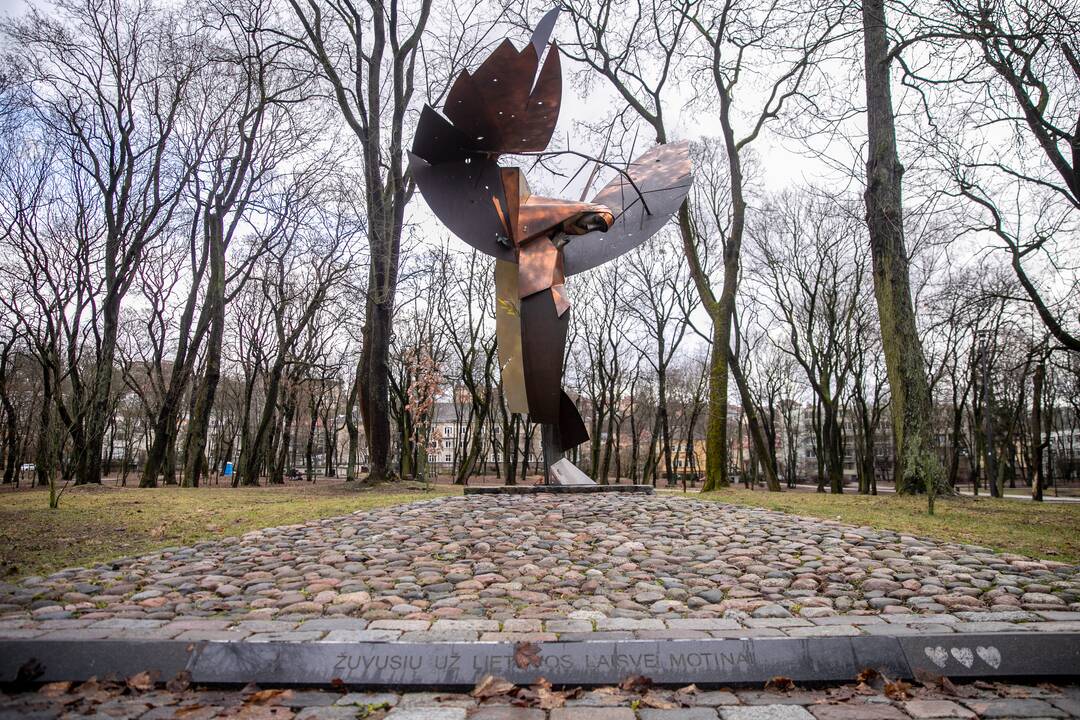 Ramybės parke suniokoti partizanų atminties paminklai