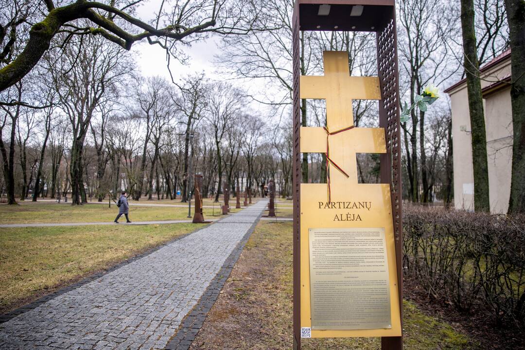 Ramybės parke suniokoti partizanų atminties paminklai