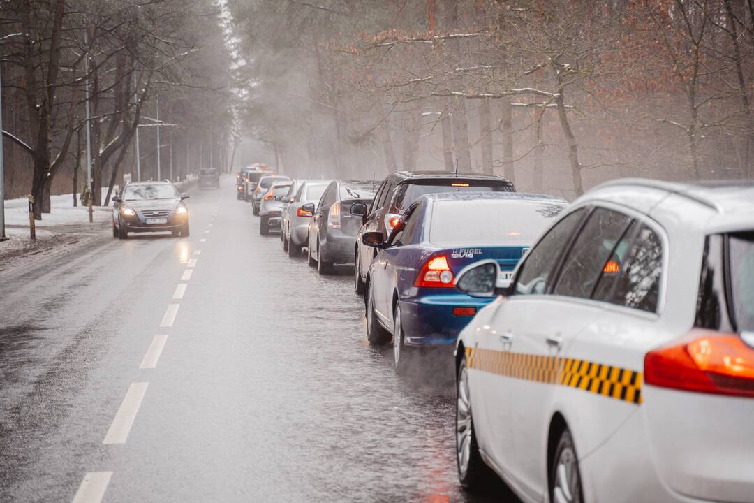 Eilės prie mobilaus testavimo punkto muša rekordus