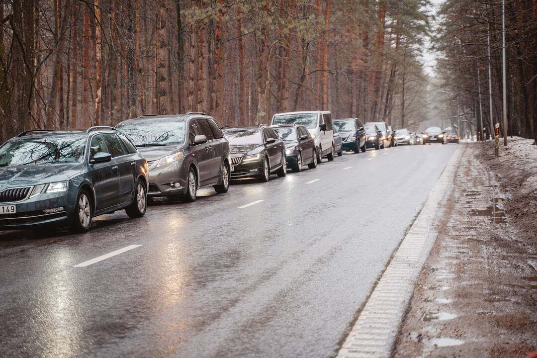 Eilės prie mobilaus testavimo punkto muša rekordus