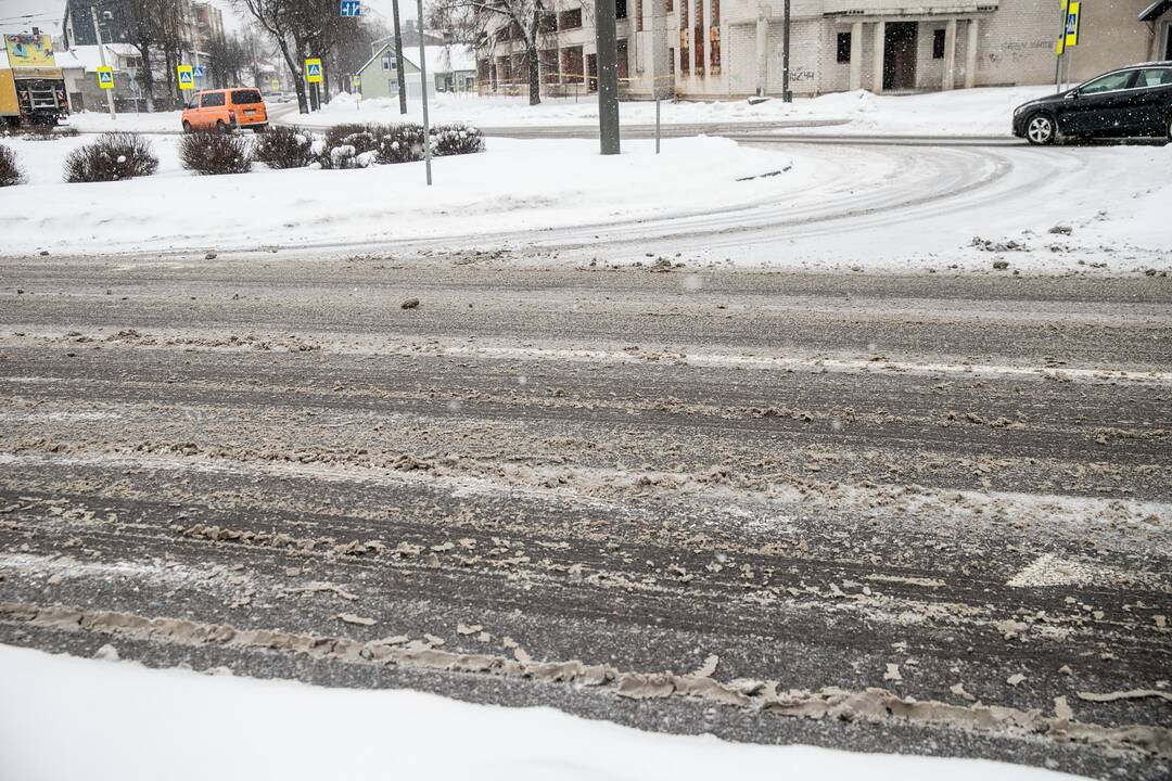 Sudėtingos eismo sąlygos Kauno keliuose
