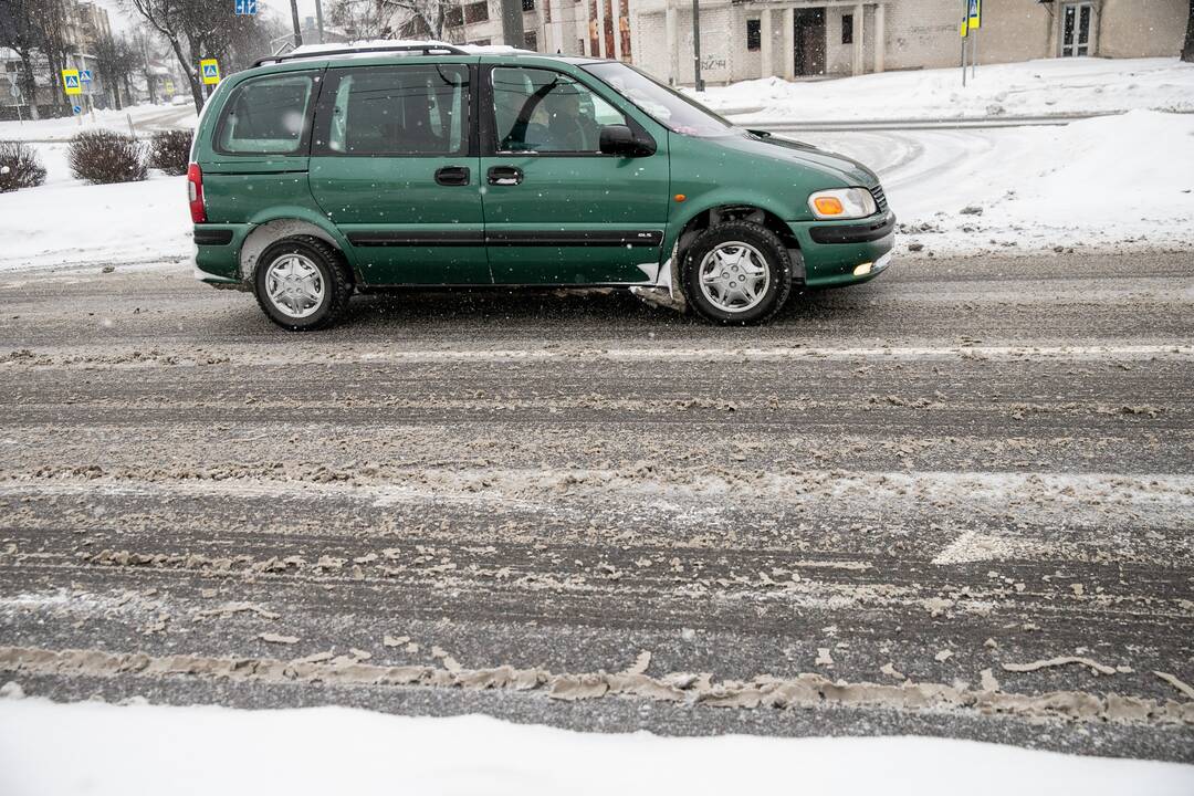Sudėtingos eismo sąlygos Kauno keliuose