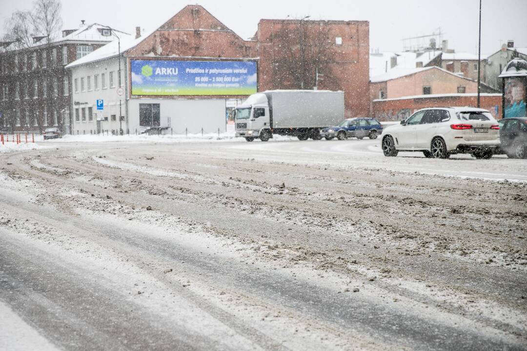 Sudėtingos eismo sąlygos Kauno keliuose