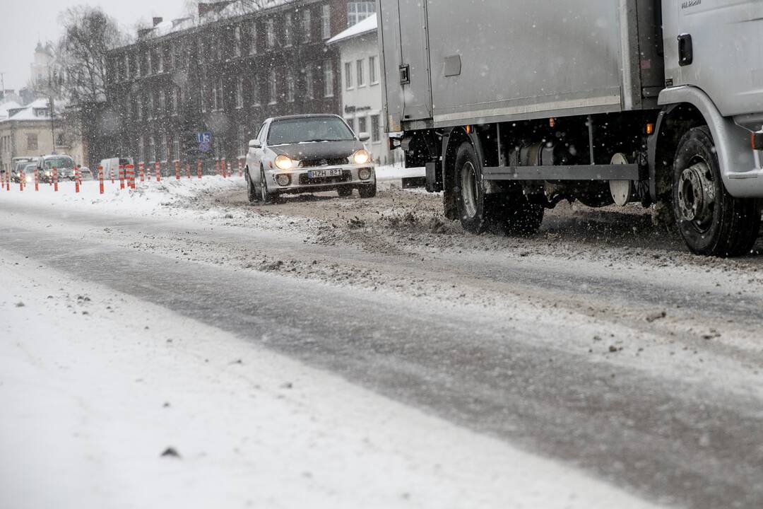 Sudėtingos eismo sąlygos Kauno keliuose