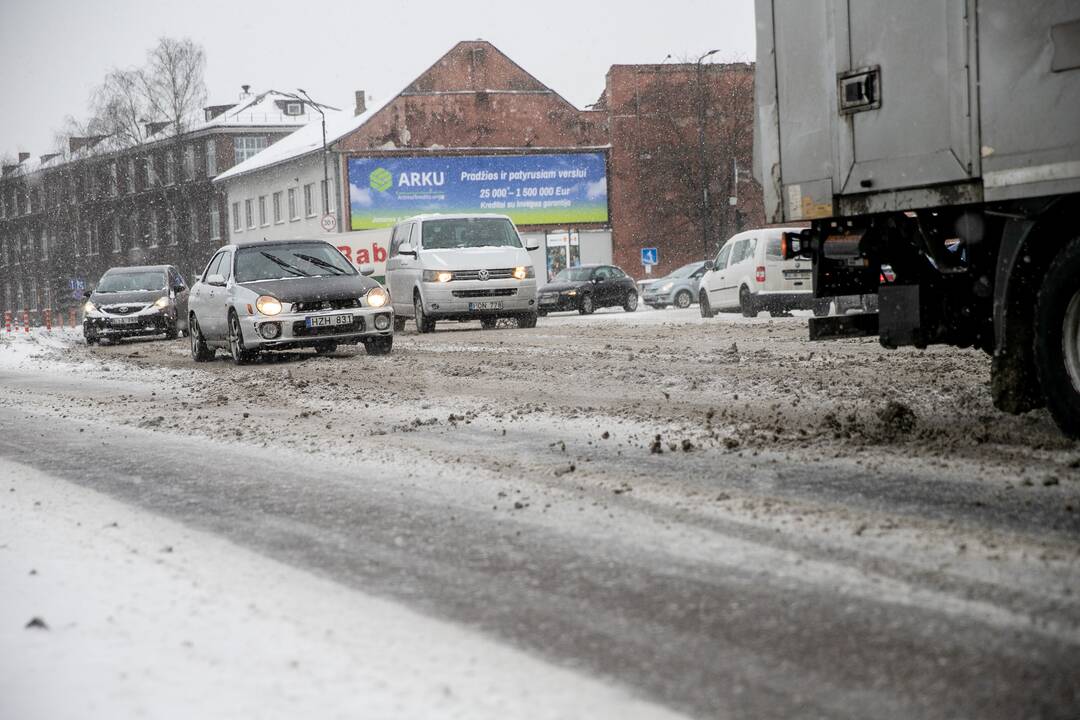 Sudėtingos eismo sąlygos Kauno keliuose