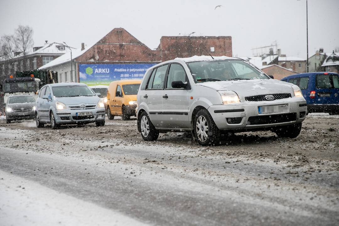 Sudėtingos eismo sąlygos Kauno keliuose